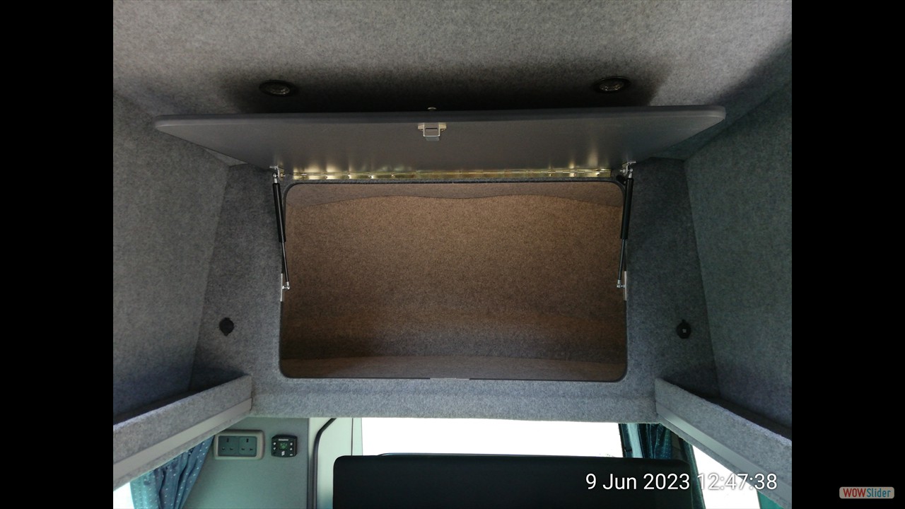 Rear roof locker illumination.