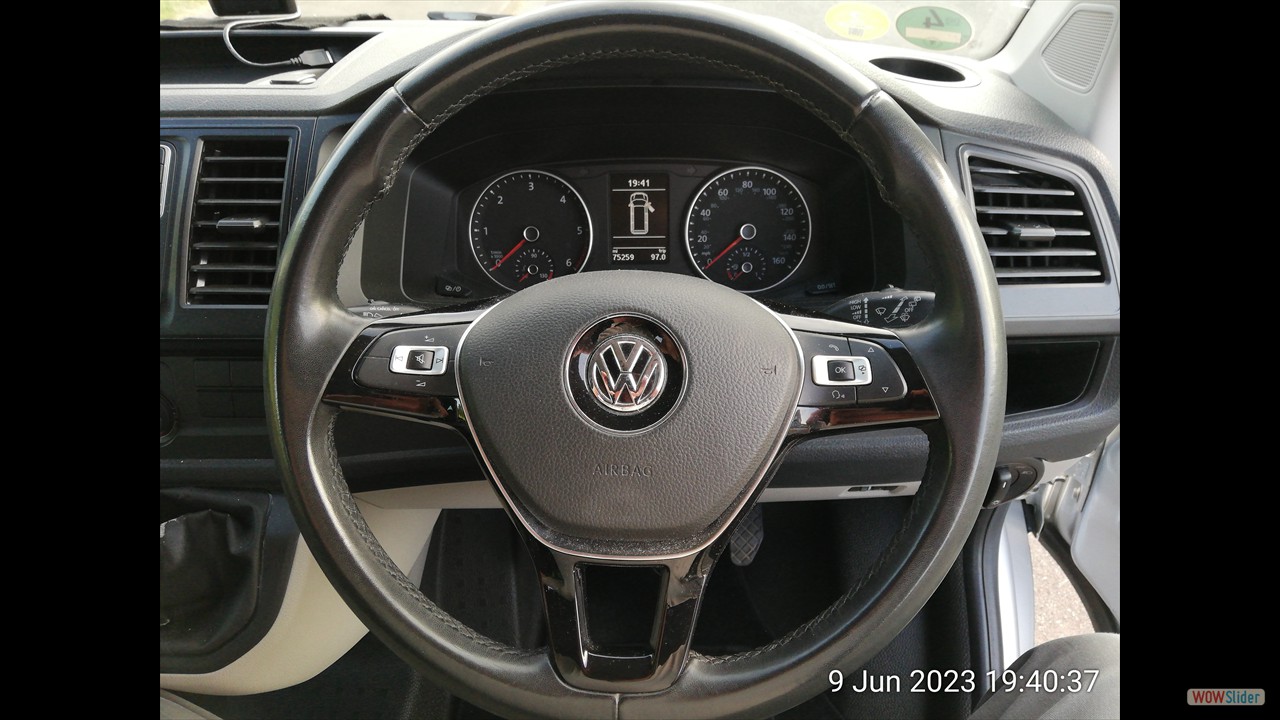 Multi Function steering wheel - cruise control is on flasher stalk on this model.
